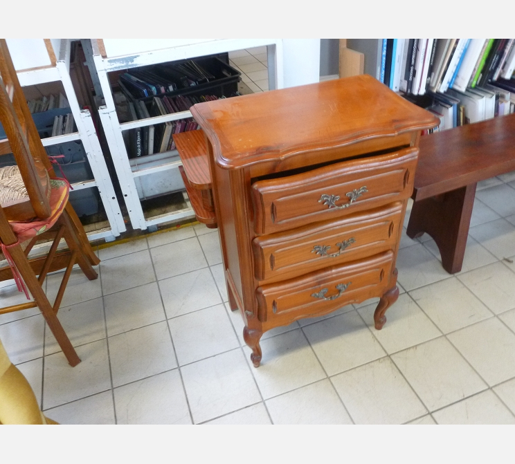 Confiturier style régence||3 tiroirs