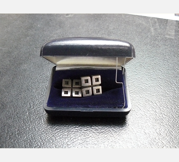 Paire de boutons de manchette||en argent