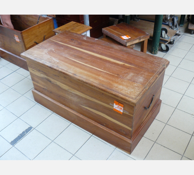 Coffre en bois exotique||95x48x49ht cm