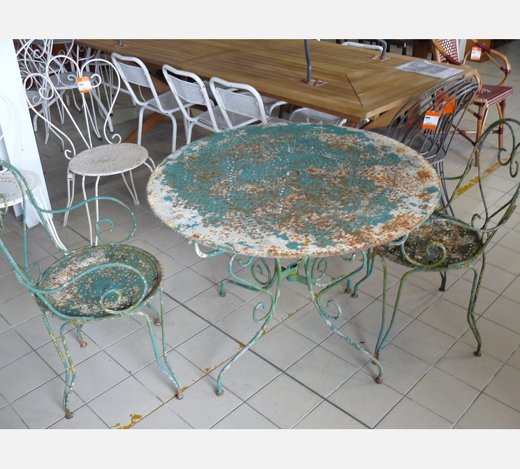 Table de jardin ancienne||verte? diamètre: 100 cm