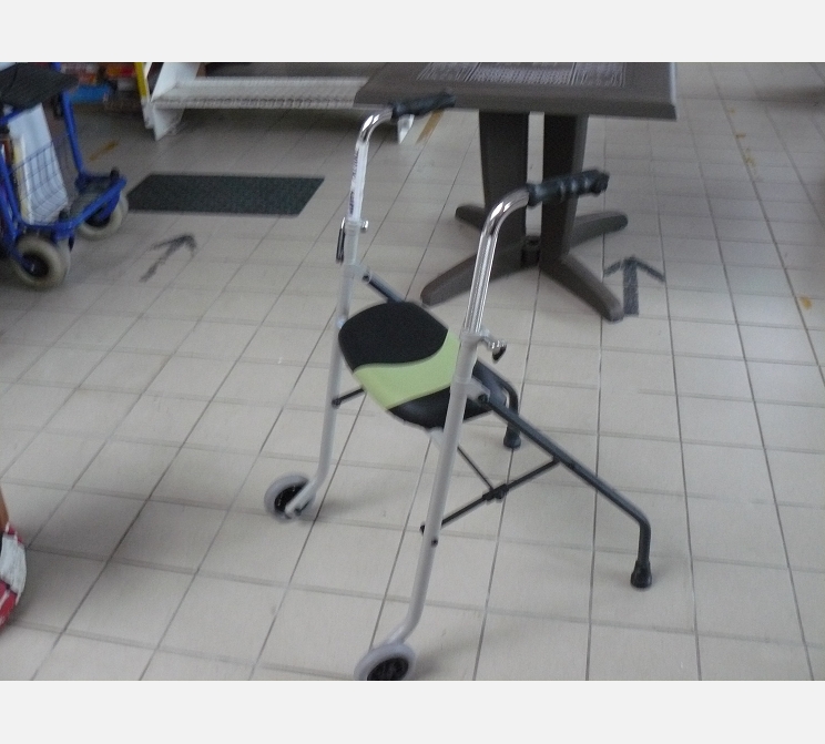 Déambulateur ||2 roues