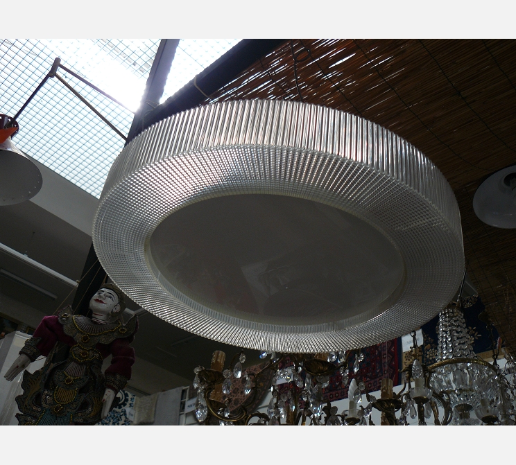 Suspension UFO, néon||année 60-70, space age||diamètre 44 cm.