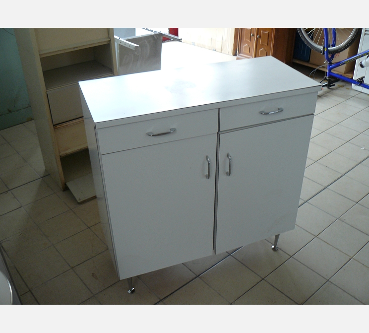 Meuble de salle de bain||mélaminé blanc||2 portes + 2 tiroirs