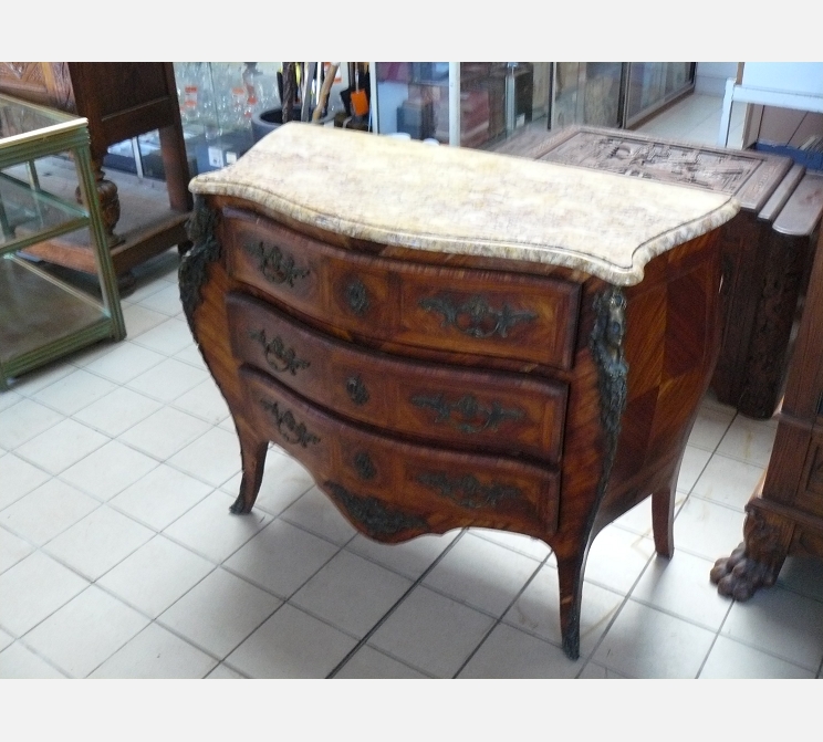Commode style louis XV||3 tiroirs, plateau marbre