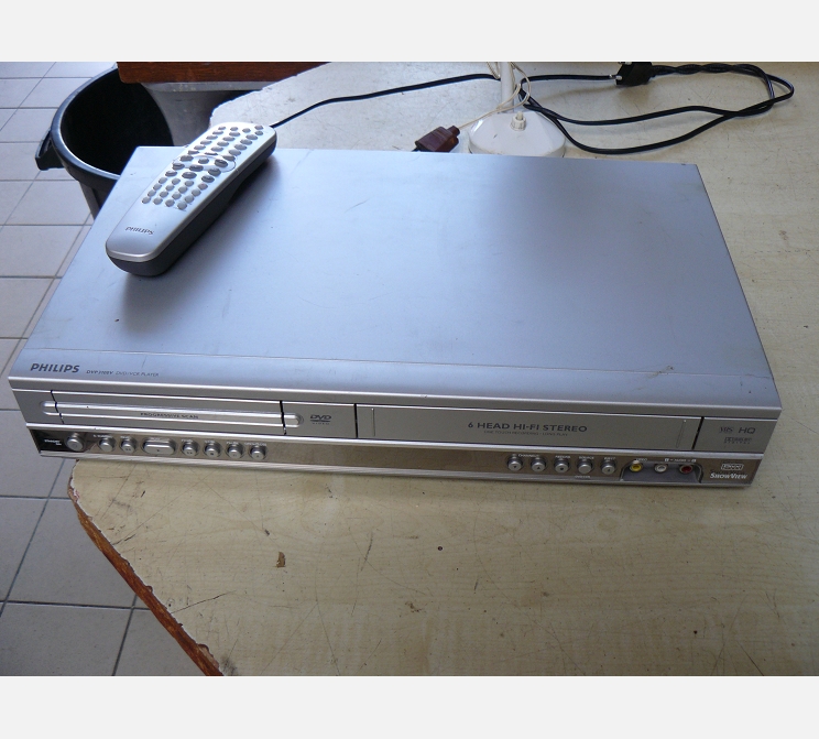Lecteur DVD / K7 ||PHILIPS||acc local