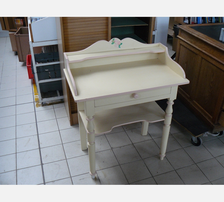 Coiffeuse couleur crème||1 tiroir