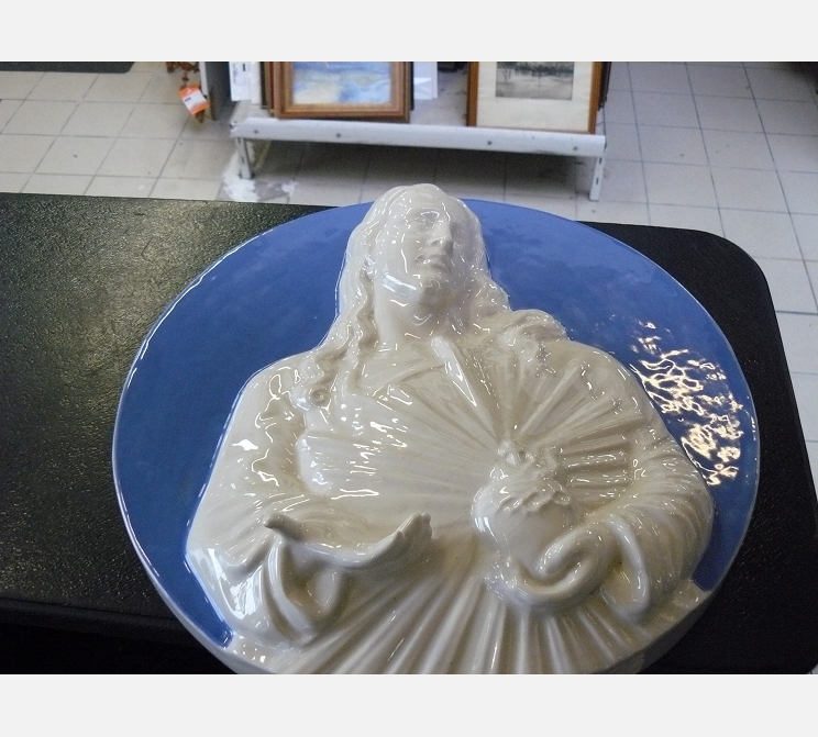 Médaillon Jésus||en porcelaine