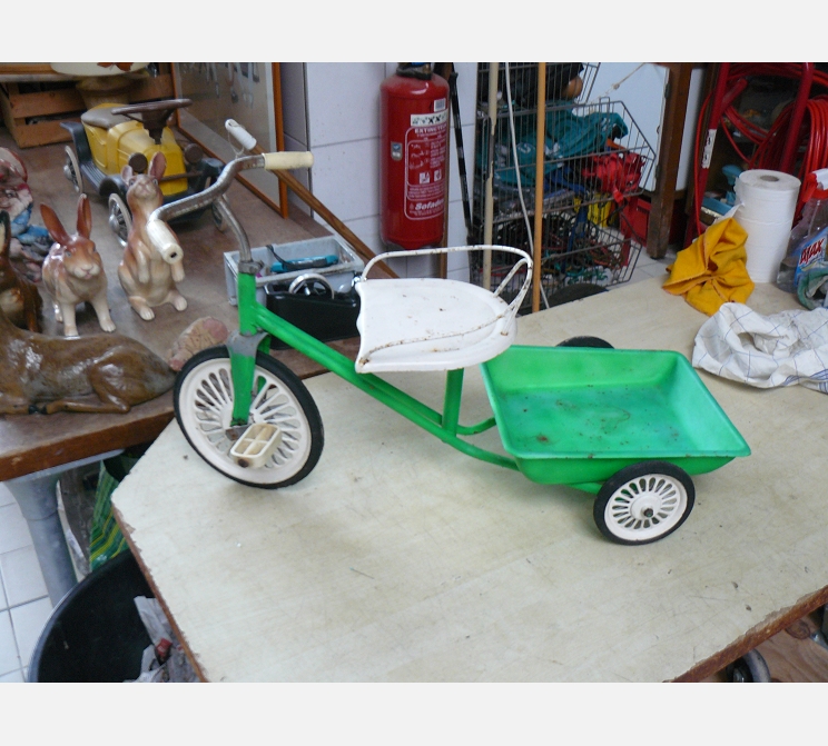 Tricycle métal vert