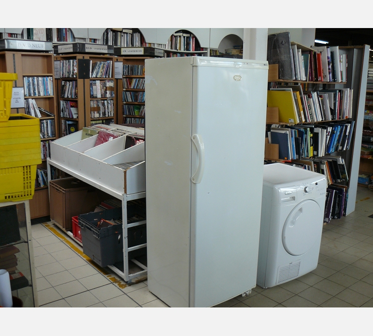 Congélateur ARISTON||5 bacs + 2 compartiments||appuyer longtemps sur on