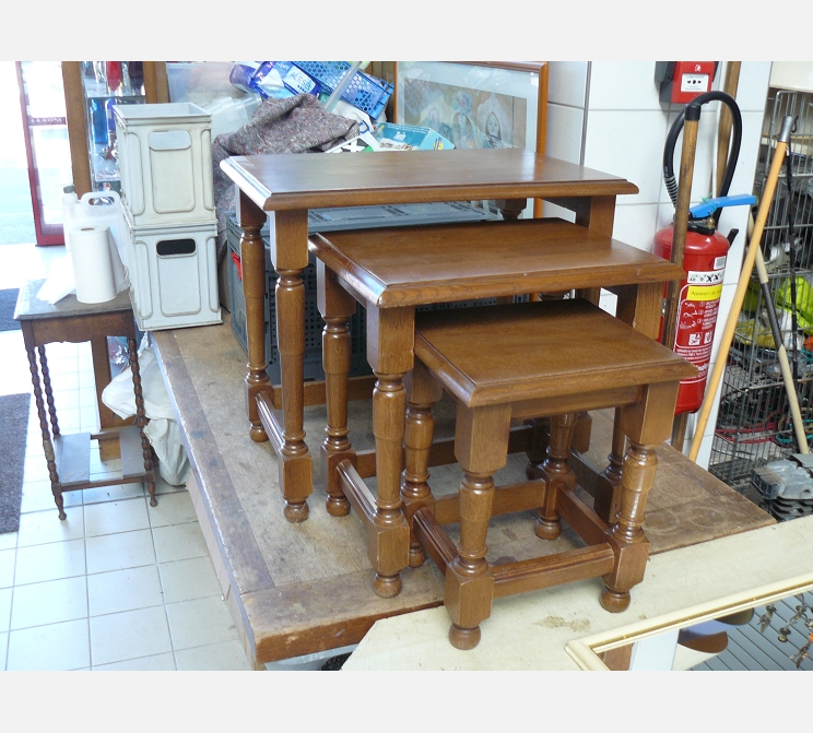 Lot de 3 tables gigognes||teinte chÃªne