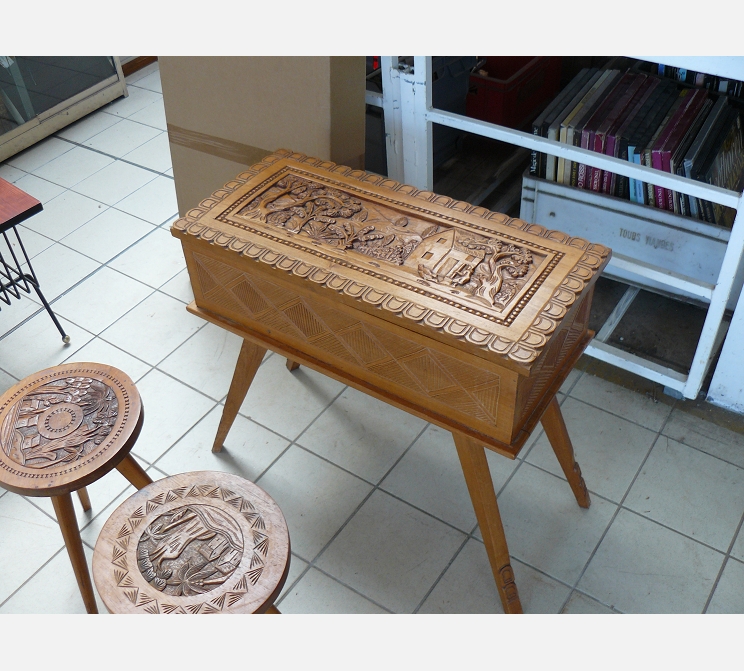 Travailleuse en bois