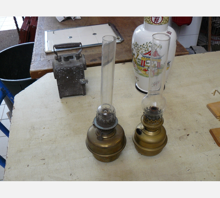 Lampe Ã  pétrole||réservoir en cuivre