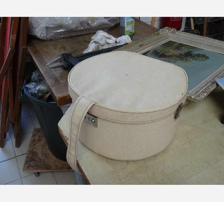 Boite Ã  chapeau ||blanche