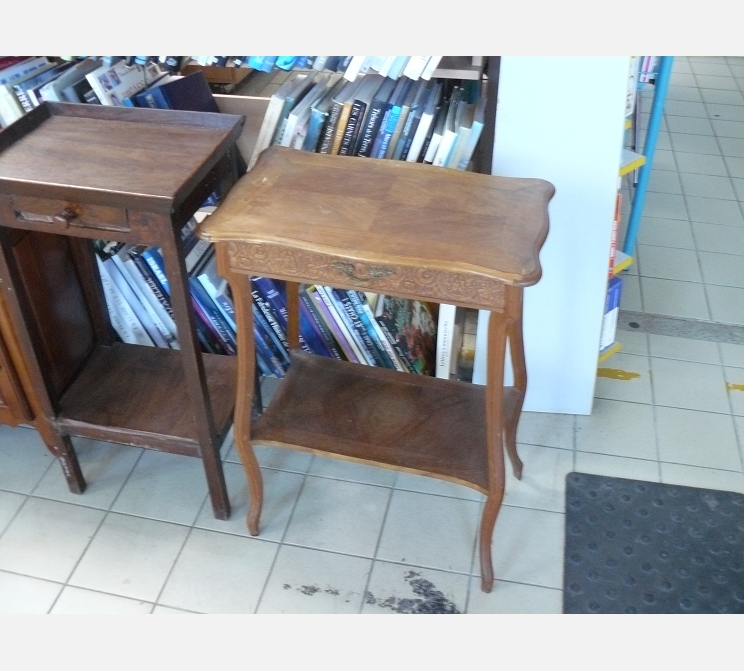 Sellette / table d'appoint||1 tiroir