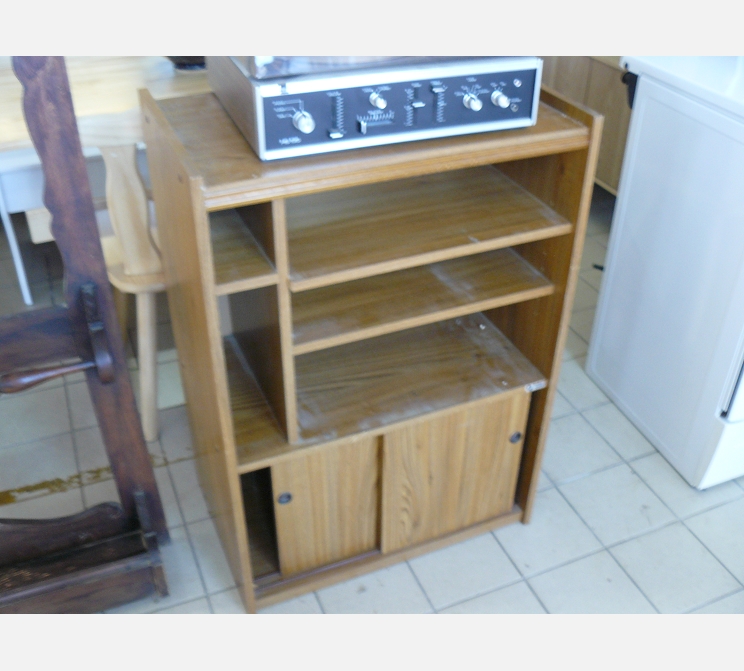 Meuble hifi / TV||mélaminé, 2 portes