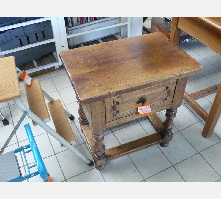 Chevet style ancien||1 tiroir