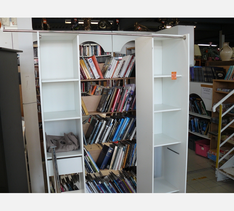 Dressing / penderie||2 caissons