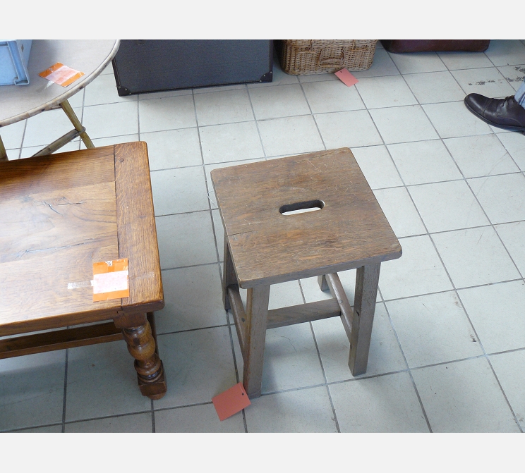 Tabouret ancien ||avec fente