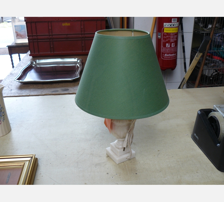 Lampe albatre||abat jour vert