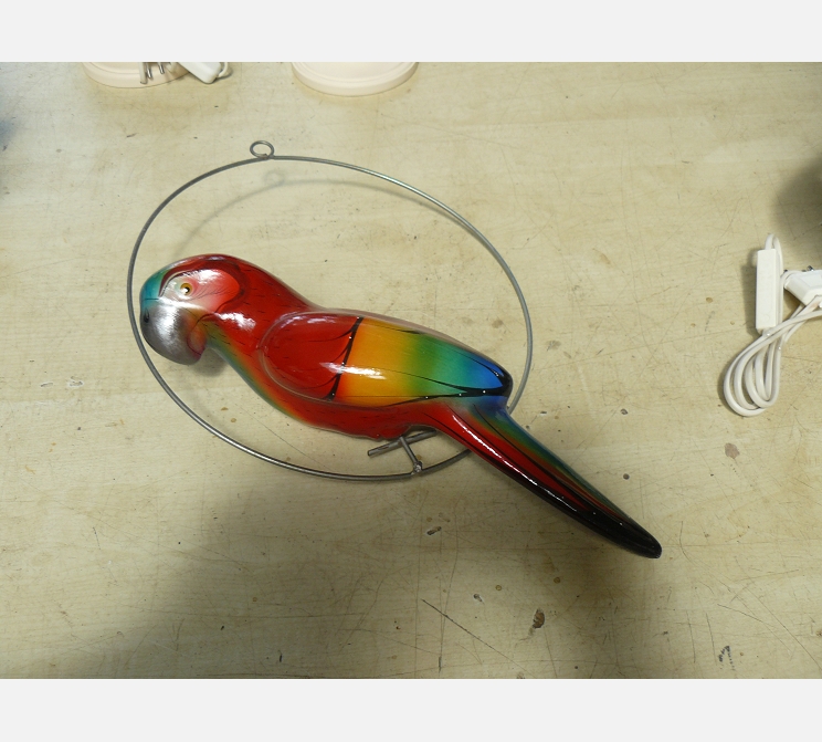 Perroquet suspendu