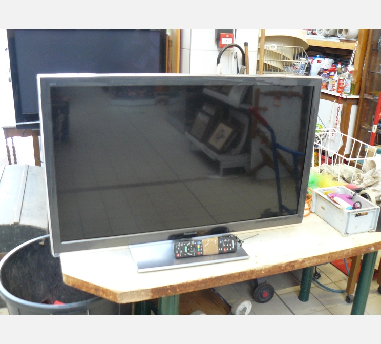 Téléviseur PANASONIC||LCD TX L37ET5E||acc local