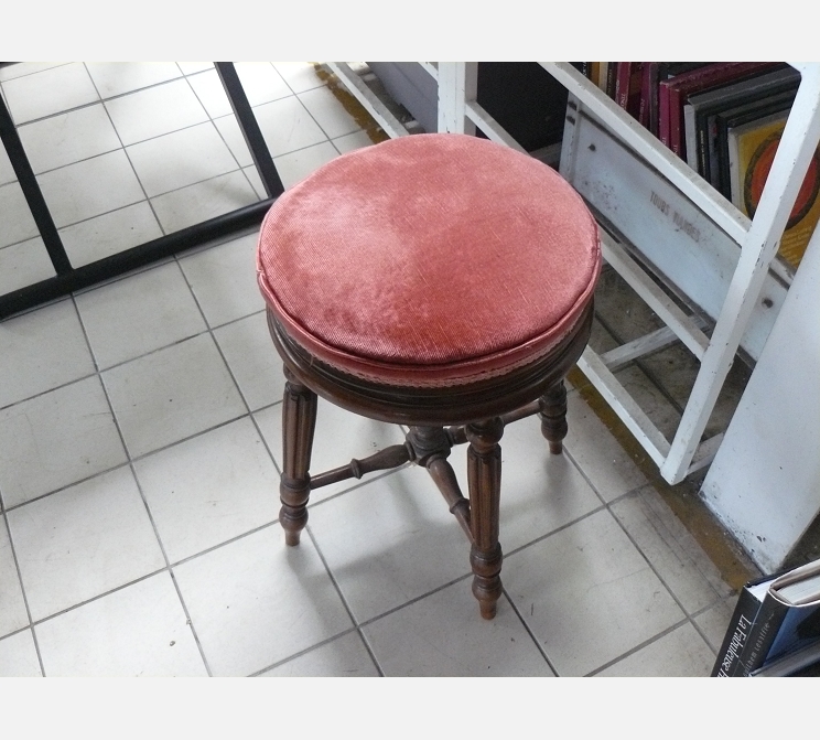 Tabouret de piano||tissu rose