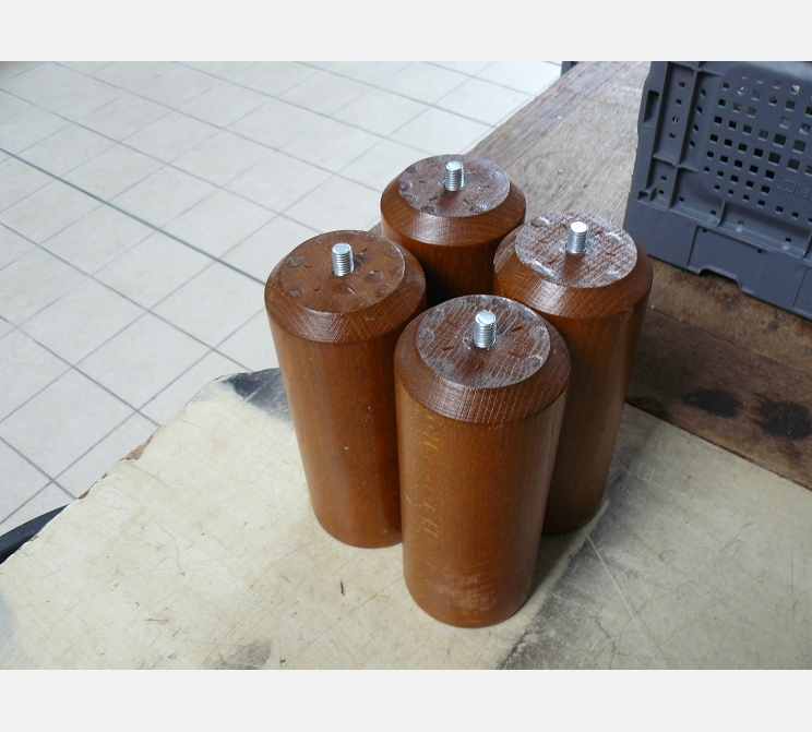 Lot de 4 pieds de sommier||tapissier bois 