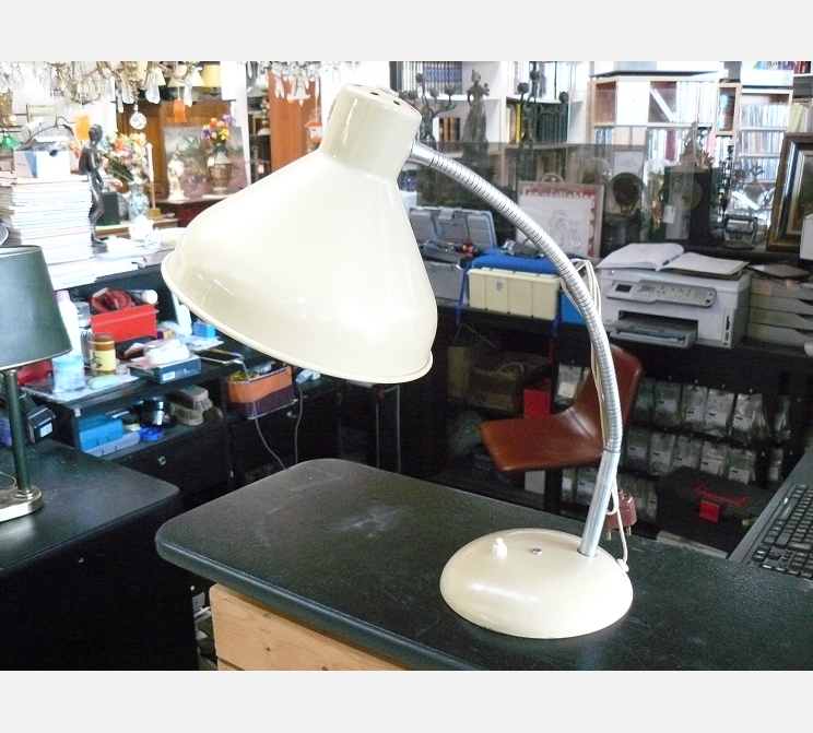 Lampe de bureau ||beige
