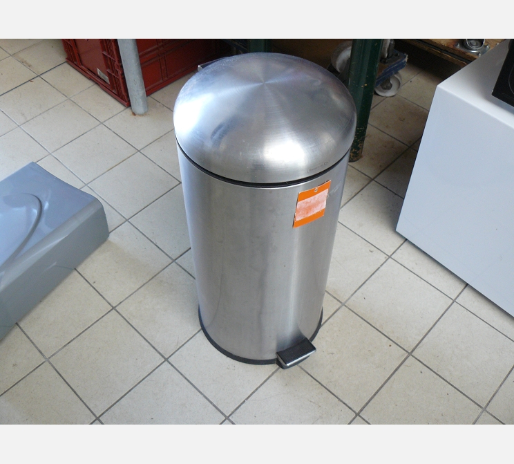 Poubelle Ã  pied inox||essentiel B