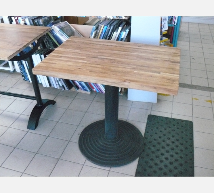 Table bistrot||pied centrale