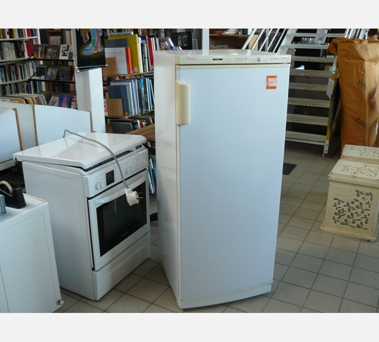 Congélateur BRANDT||Ã  tiroirs (manque 2 )