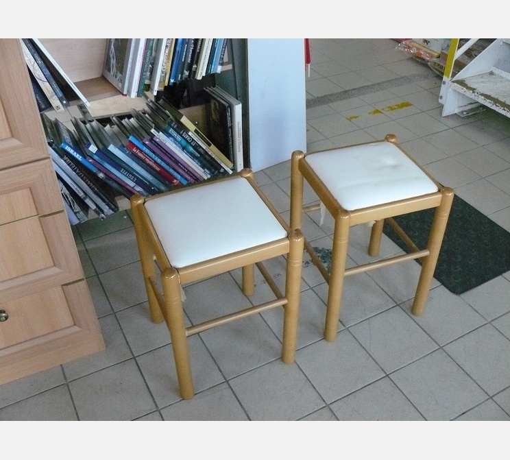 Tabouret carré||skai blanc
