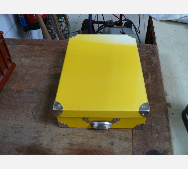 Boite d'archive jaune