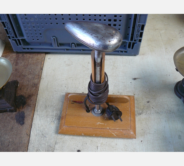 Fer Ã  coque ancien