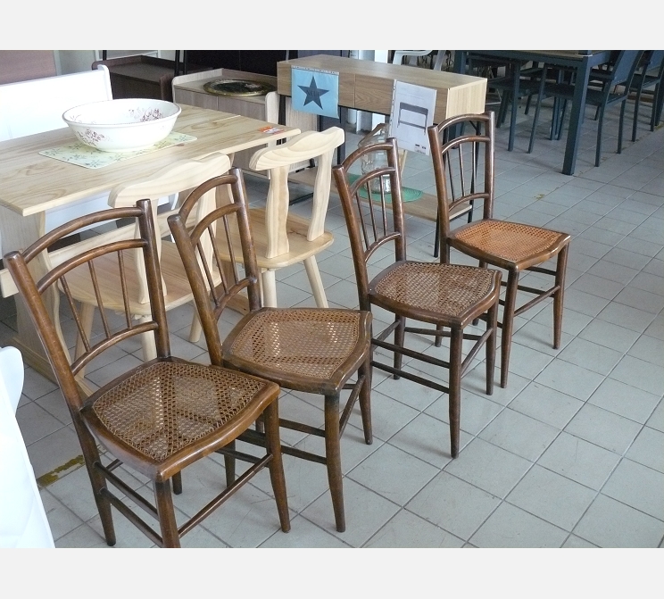 Lot de 4 chaises bistrot||cannées, style THONET