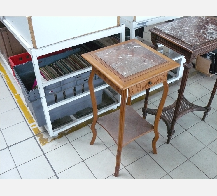 Sellette carrée||plateau marbre