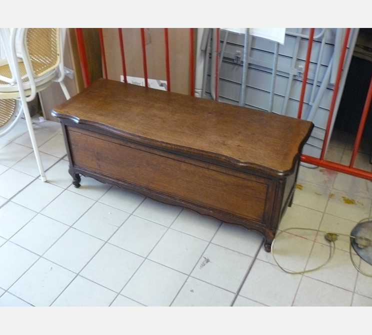 Coffre de rangement||style louis XV, teinte chÃªne