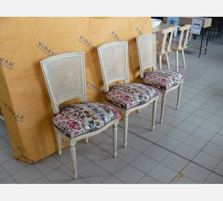 Lot de 3 chaises style louis XVI   blanche