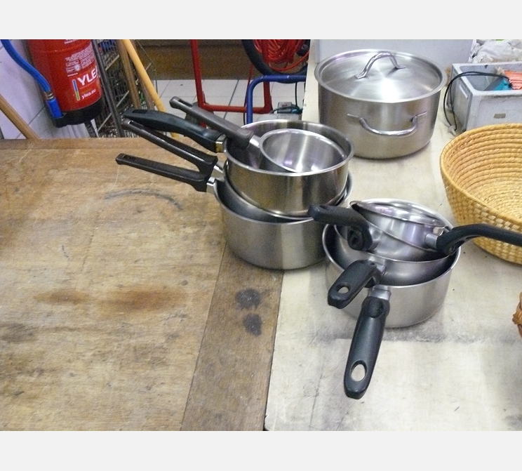 Lot de 4 casseroles ||inox
