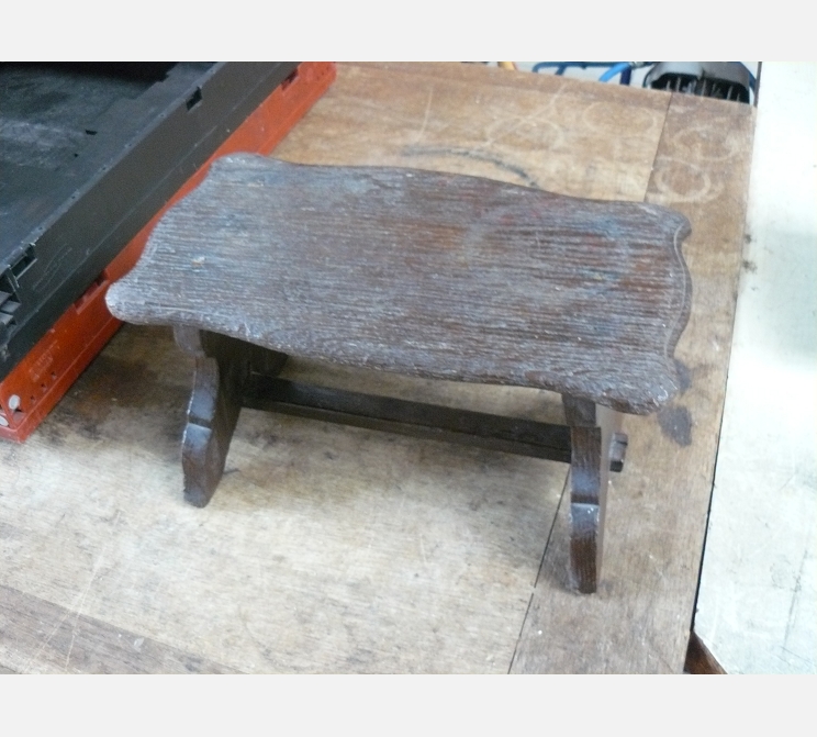 Marche pied ||en bois