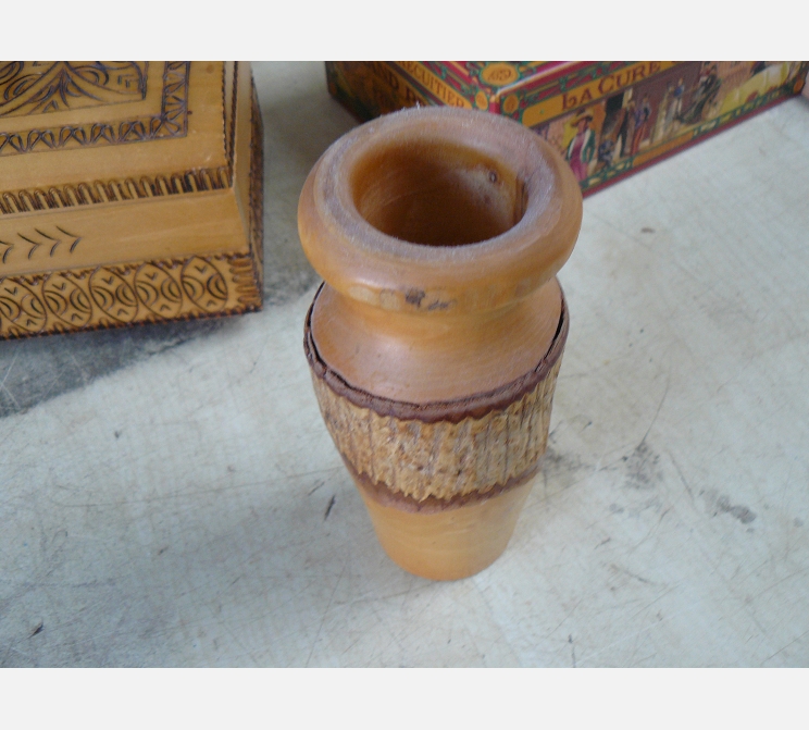 Vase en bois