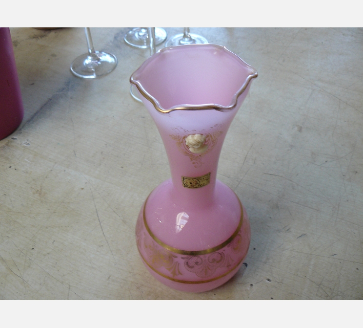 Vase en opaline rose||avec camé