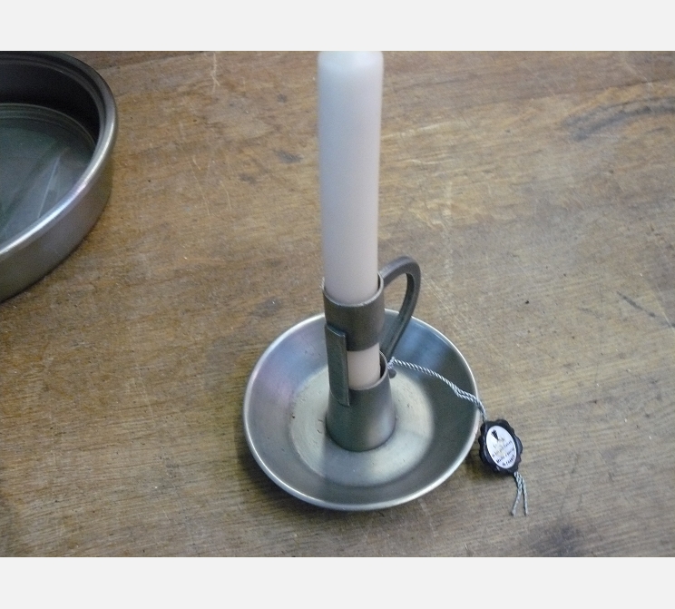 Bougeoir en étain||