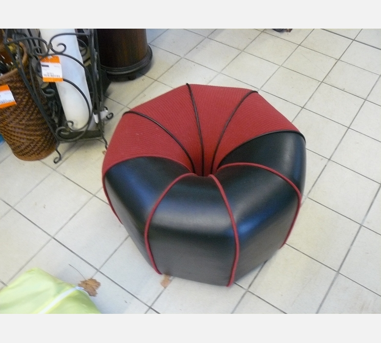 Pouf déco ||noir et rouge