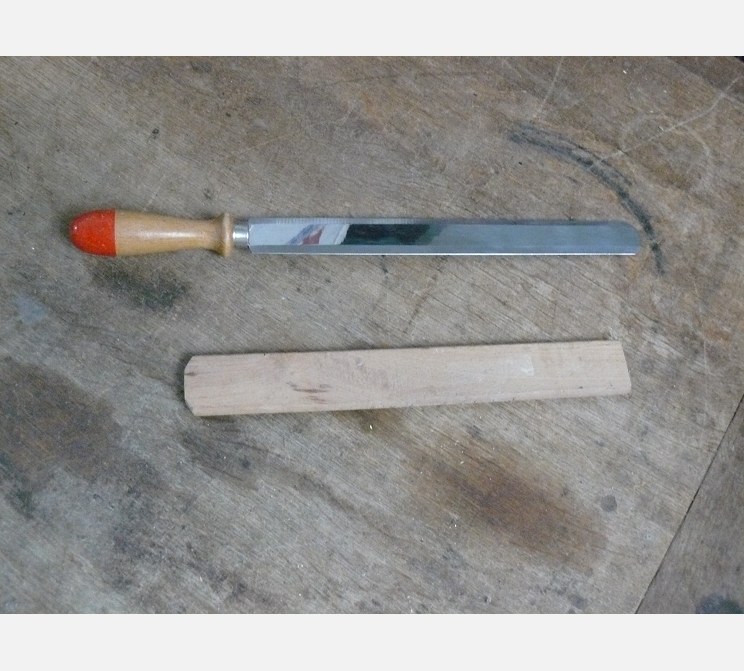 Couteau Ã  papier peint