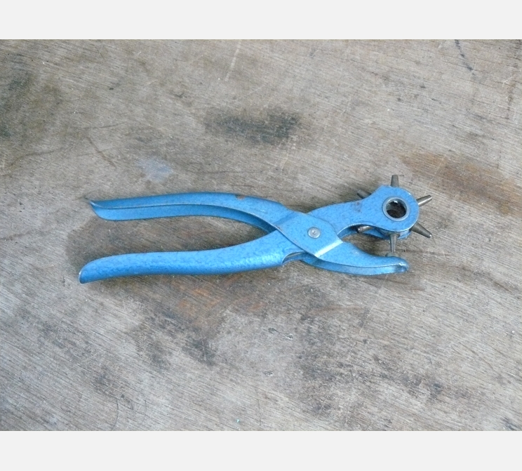 Pince emporte pièce||bleu