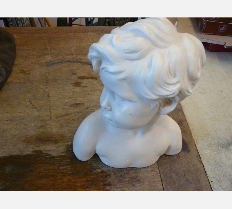 Buste enfant||en plâtre