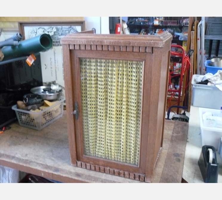 Vitrine Ã  suspendre||année 30||clé B4