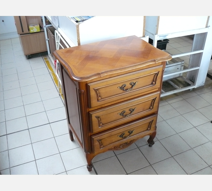 Meuble de rangement||style régence, 3 tiroirs