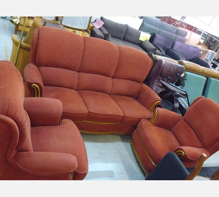 Canapé + 2 fauteuils||tissus rouge